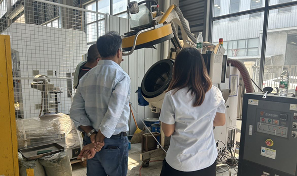 印度金剛石串珠客戶(hù)到訪(fǎng)安捷倫 驗(yàn)收自動(dòng)滾噴機(jī)R55